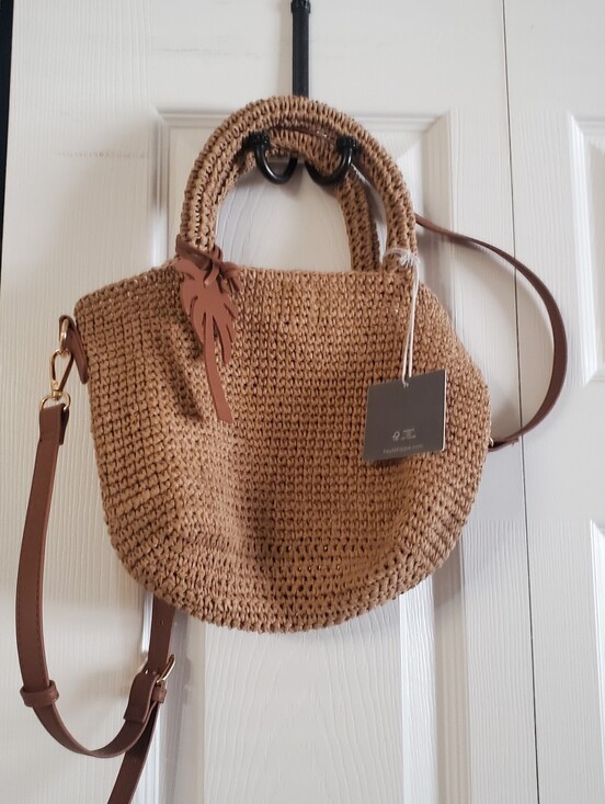 Haute Hippie Handbags - HAUTE HIPPIE NWT WOVEN STRAW CROSSBODY SHOULDER. PALM LEAF CHARM. BEACHY